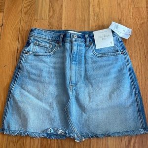 Abercrombie NWT denim skirt. Ultra high rise. 28/6